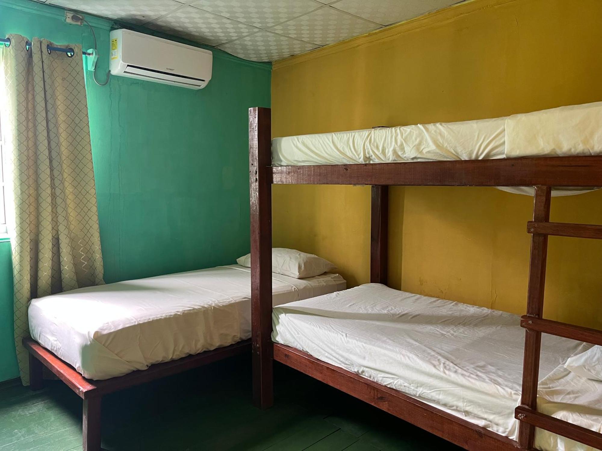 Hostal Cay Bastimentos Exteriör bild