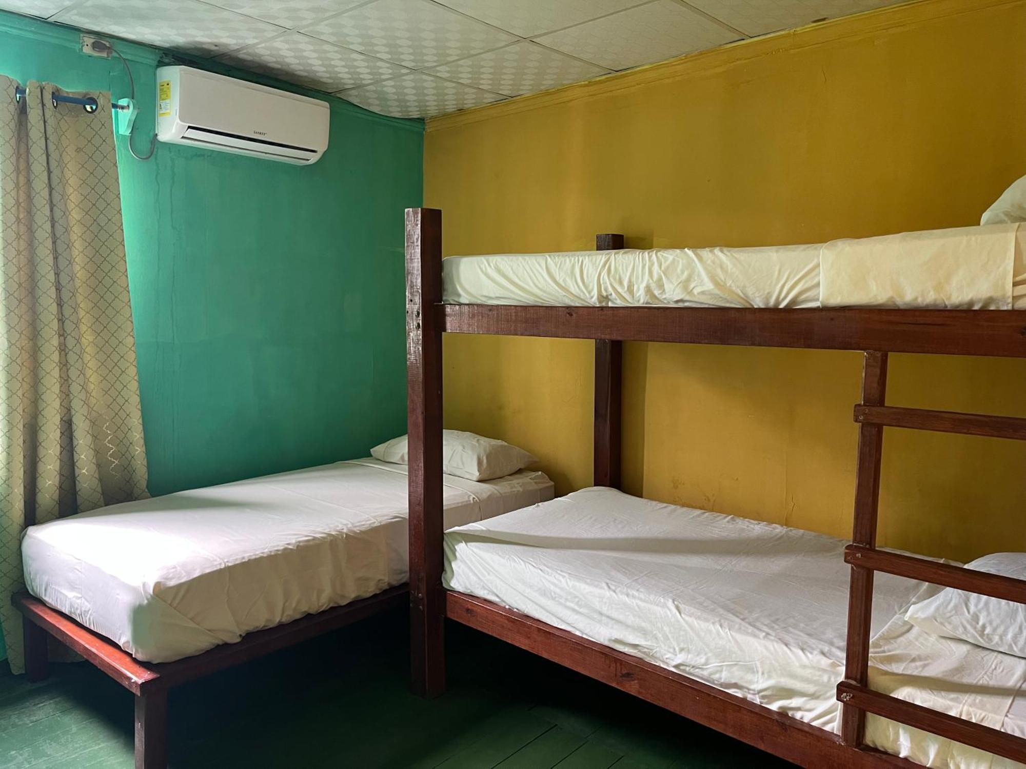 Hostal Cay Bastimentos Exteriör bild
