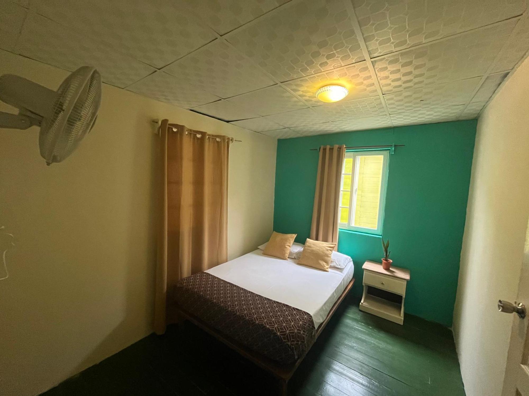 Hostal Cay Bastimentos Exteriör bild