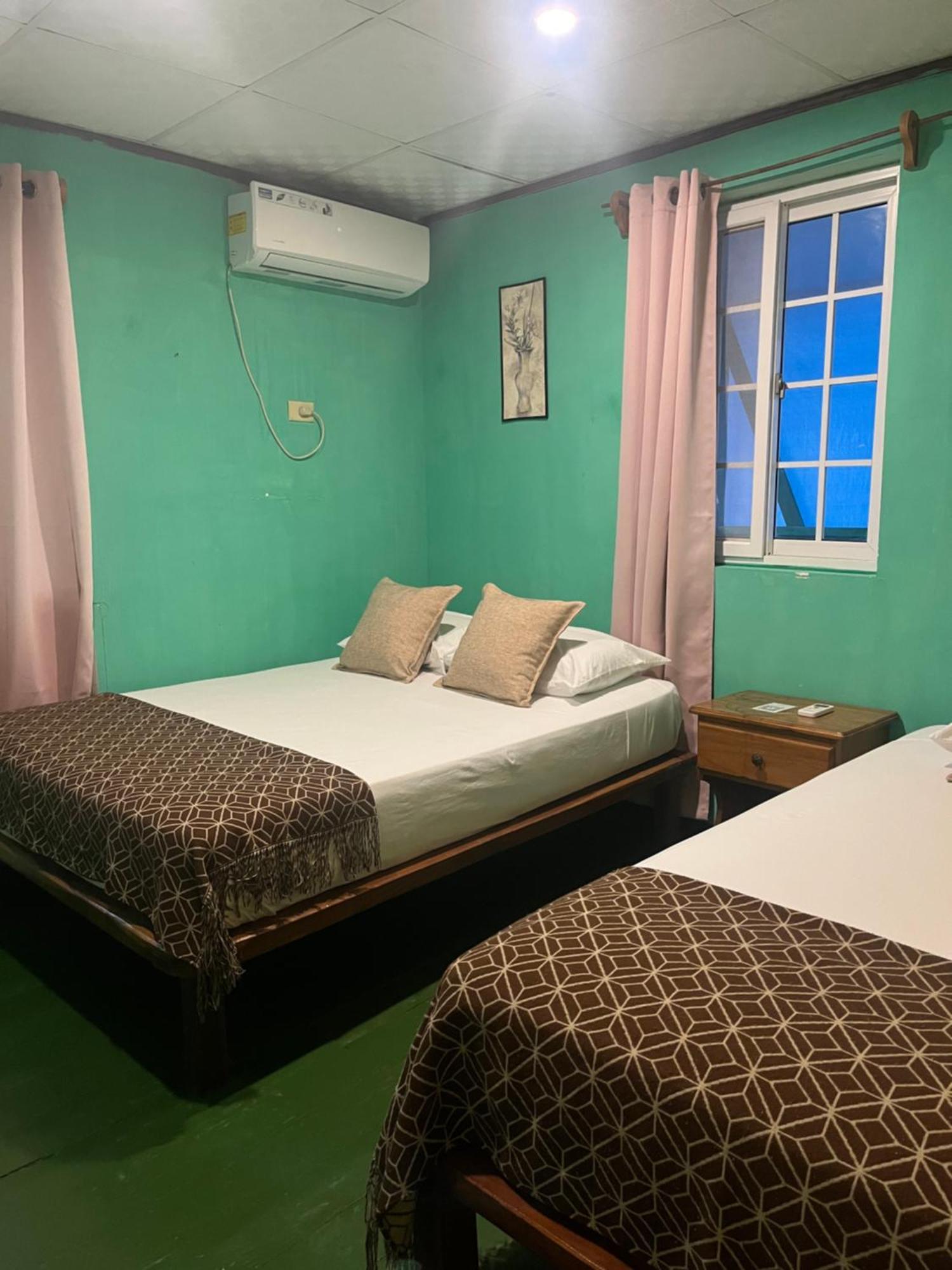 Hostal Cay Bastimentos Exteriör bild